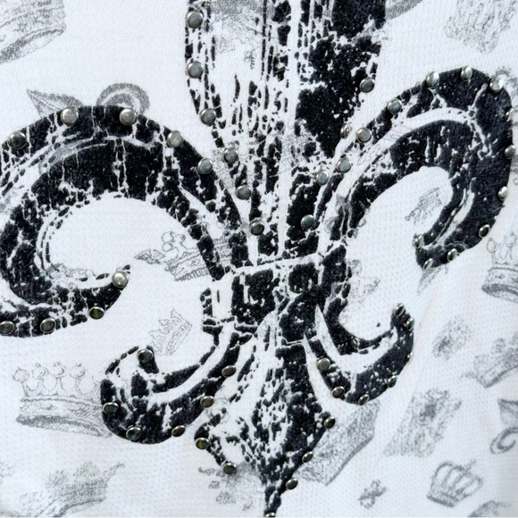 Yvette Mandell White Tee Fleur De Lys Crown Print Small Silver Stud Embellished - Picture 4 of 10